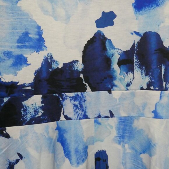 MS BASIC | large | Blue and White Floral Dress - Picture 15 of 16